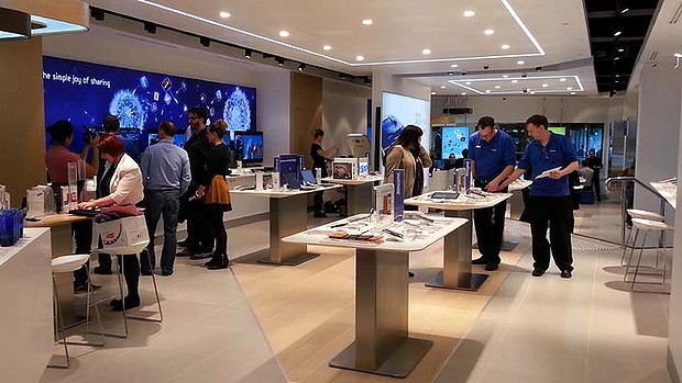 Samsung Store Opens In Sydney, Looks Like An Apple Store Samsung Store Opens In Sydney, Looks Like An Apple Store