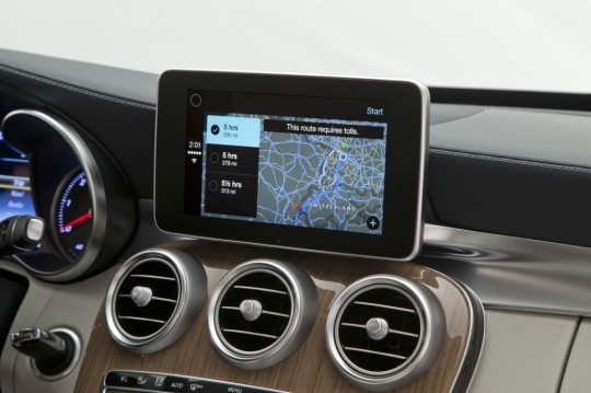 Mercedes-Benz-CarPlay-005