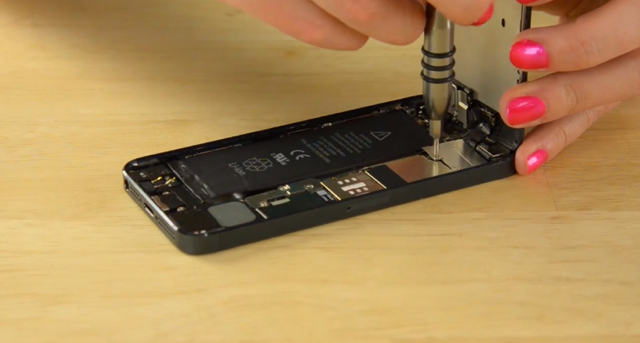 How To Replace The Battery On Your iPhone 5 In 10 Minutes